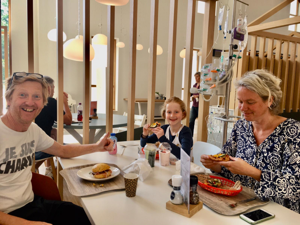 In het restaurant met Omarije